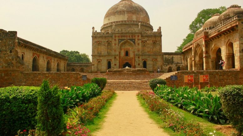 Explore 7 Places in Delhi Dilli Dilwalon Ki With Luxurious Stay