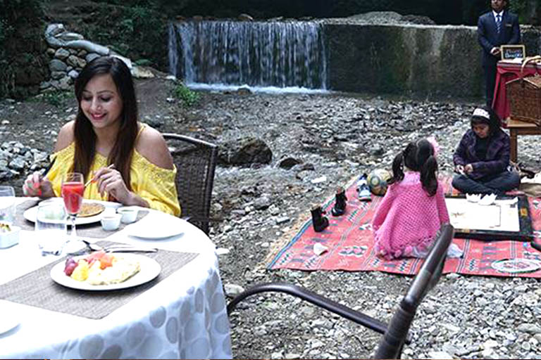 Bond Connect with Family Friends 
