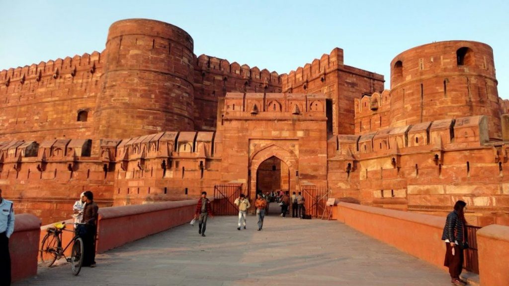Complete Travel Guide to Agra Fort: History, Entry Fees, and How to Get There