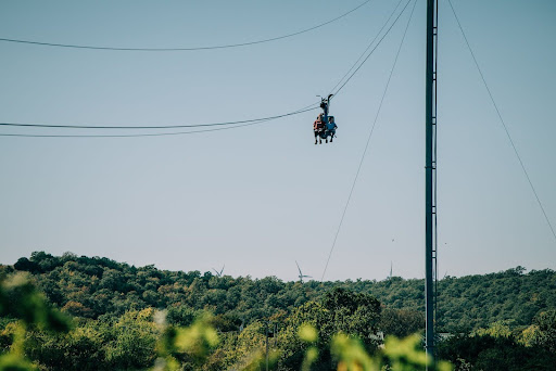 zip lining 