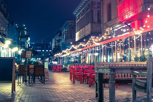 connaught place at night