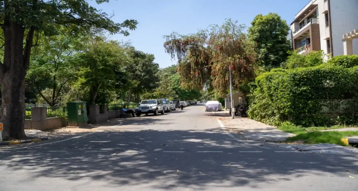 Jor Bagh – Class and Connectivity