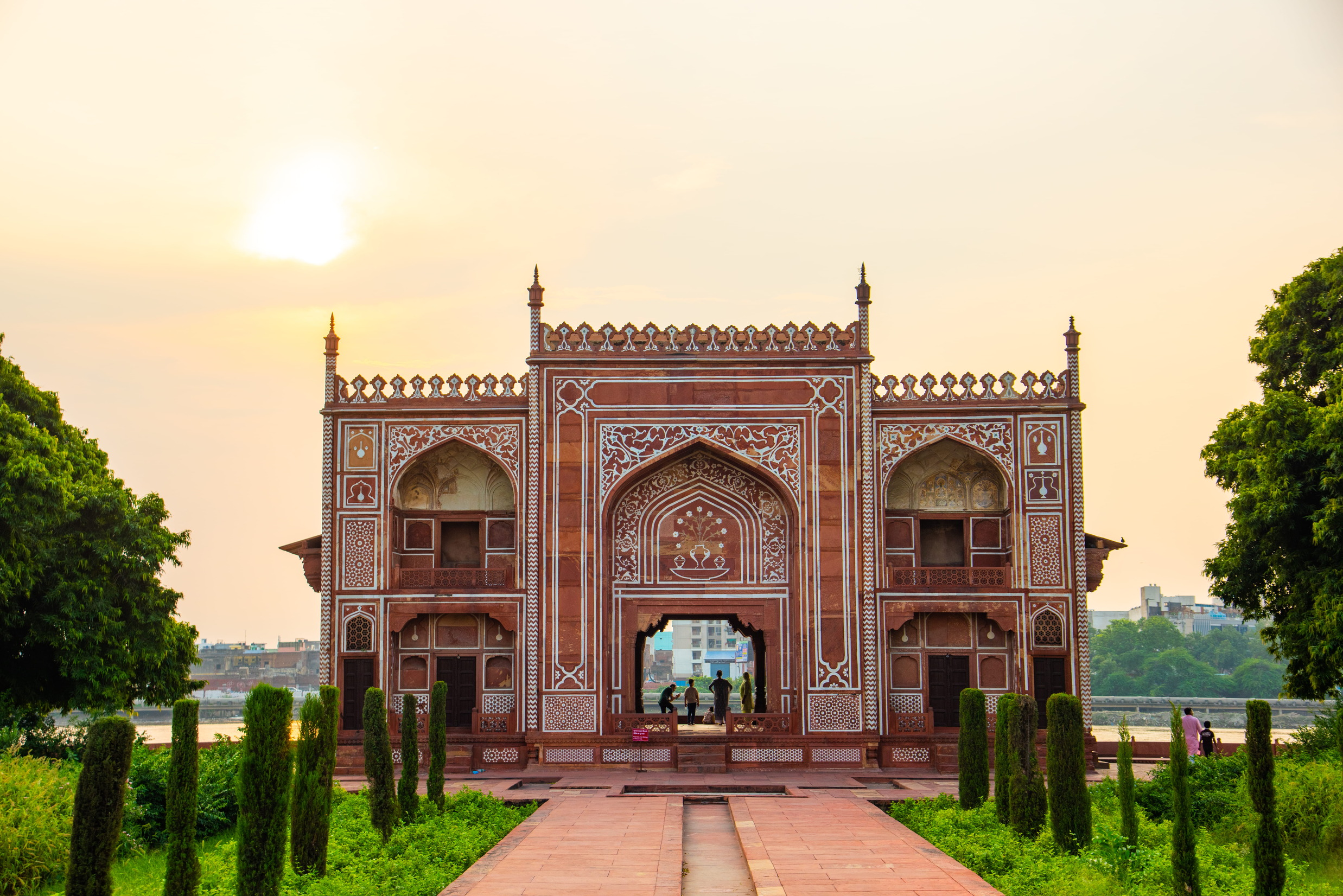 Akbar’s Tomb, Agra: Distance from Taj Mahal & Travel Tips
